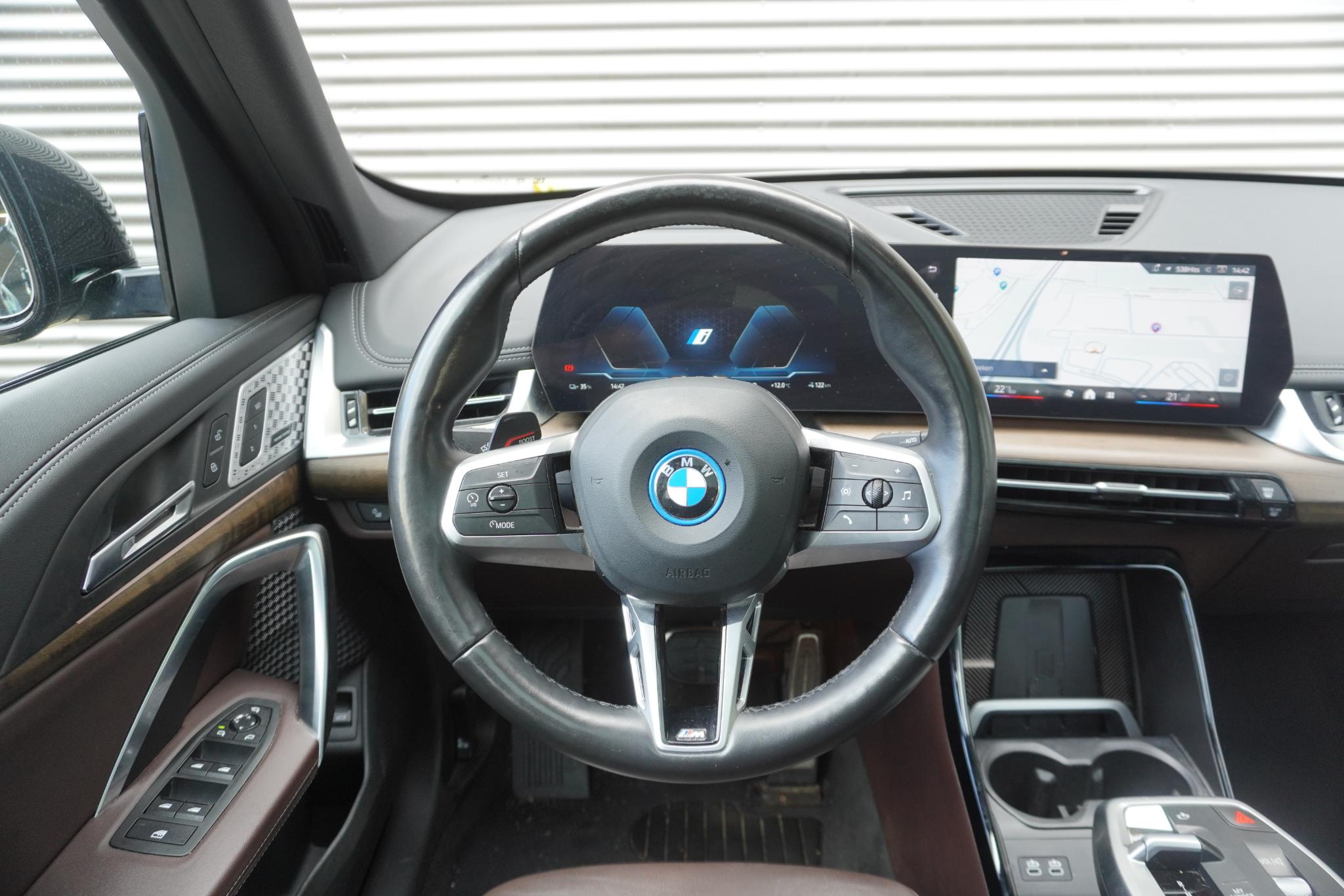 BMW iX1