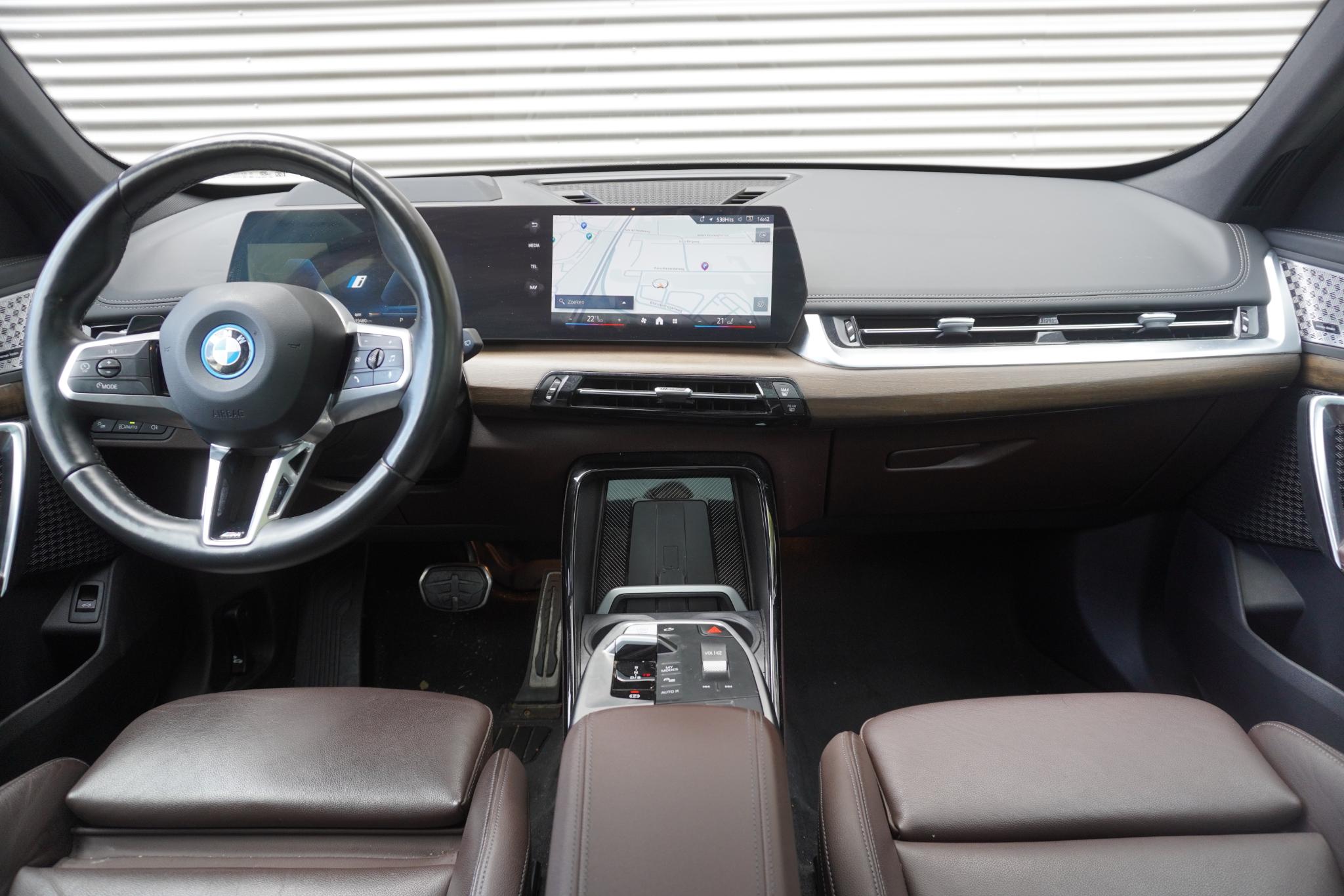 BMW iX1