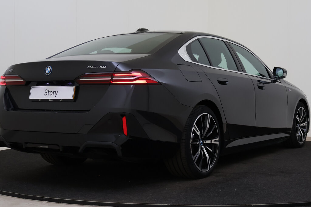 BMW i5 2