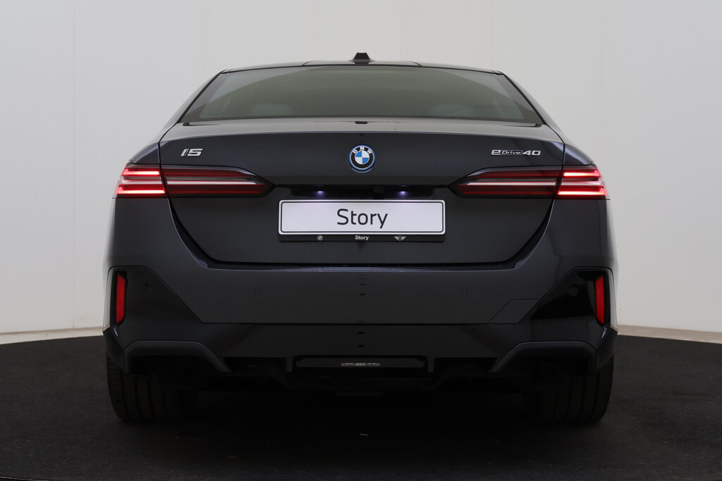 BMW i5 5
