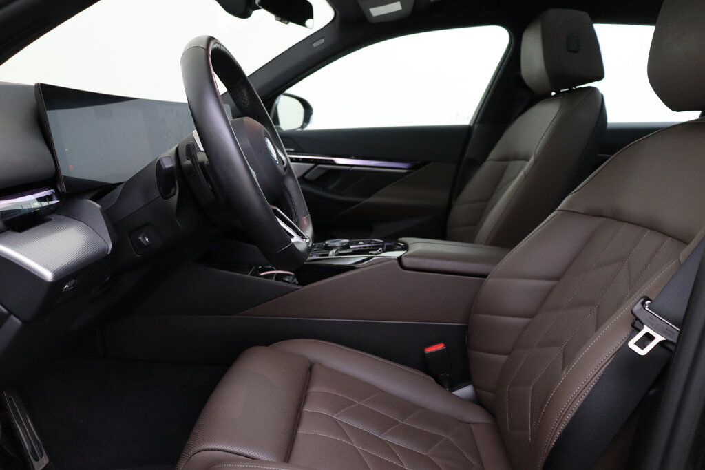 BMW i5 12