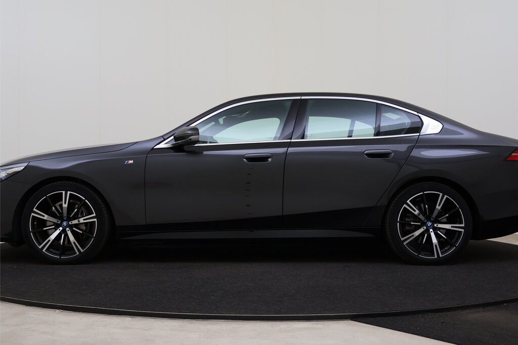 BMW i5 14