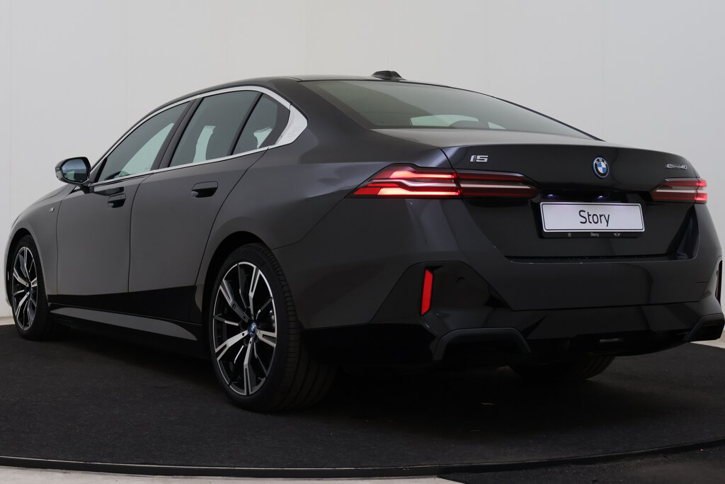 BMW i5 15