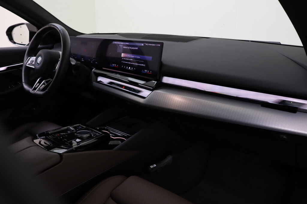 BMW i5 16