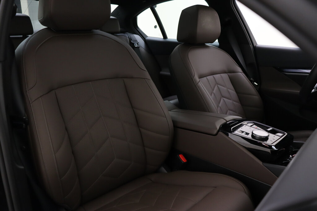 BMW i5 17