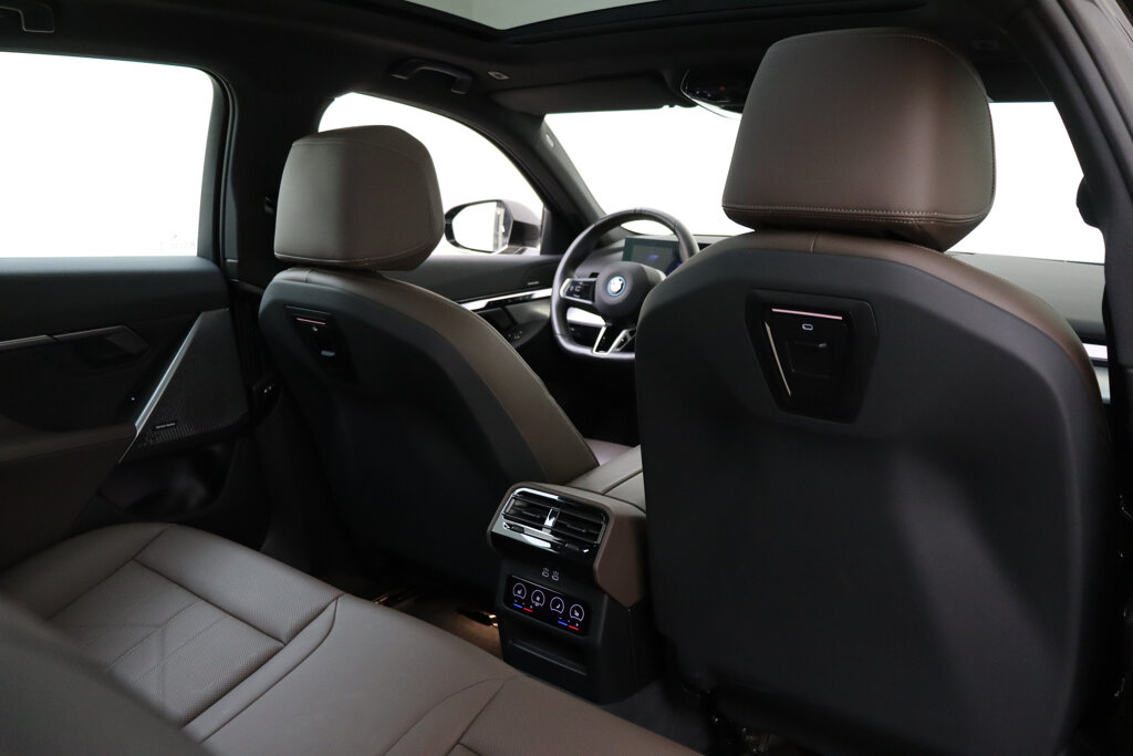 BMW i5 23