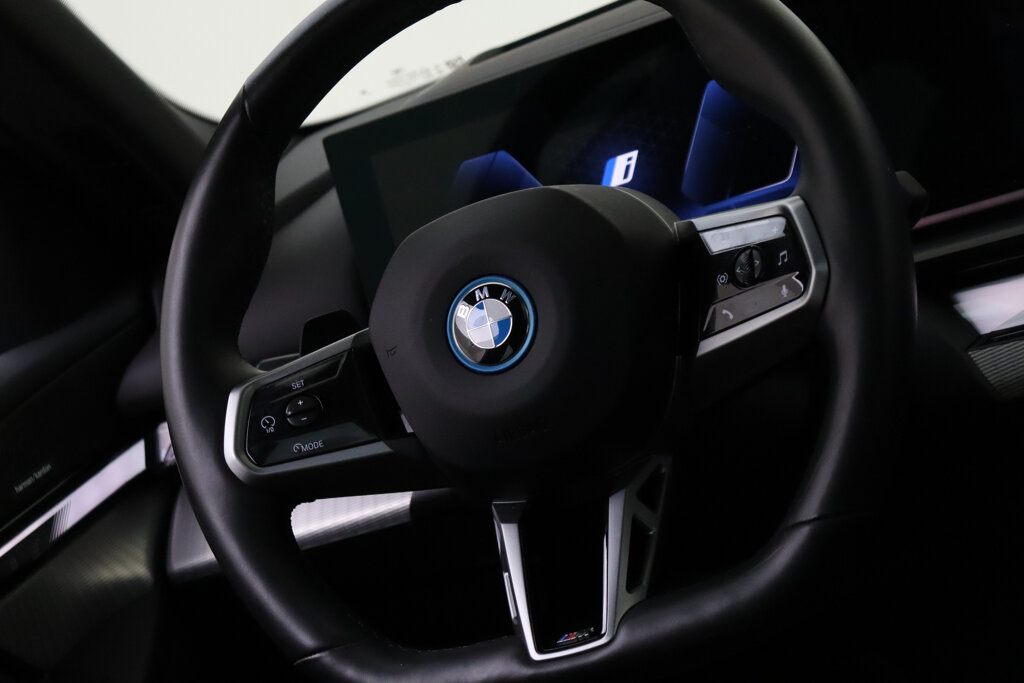 BMW i5 27