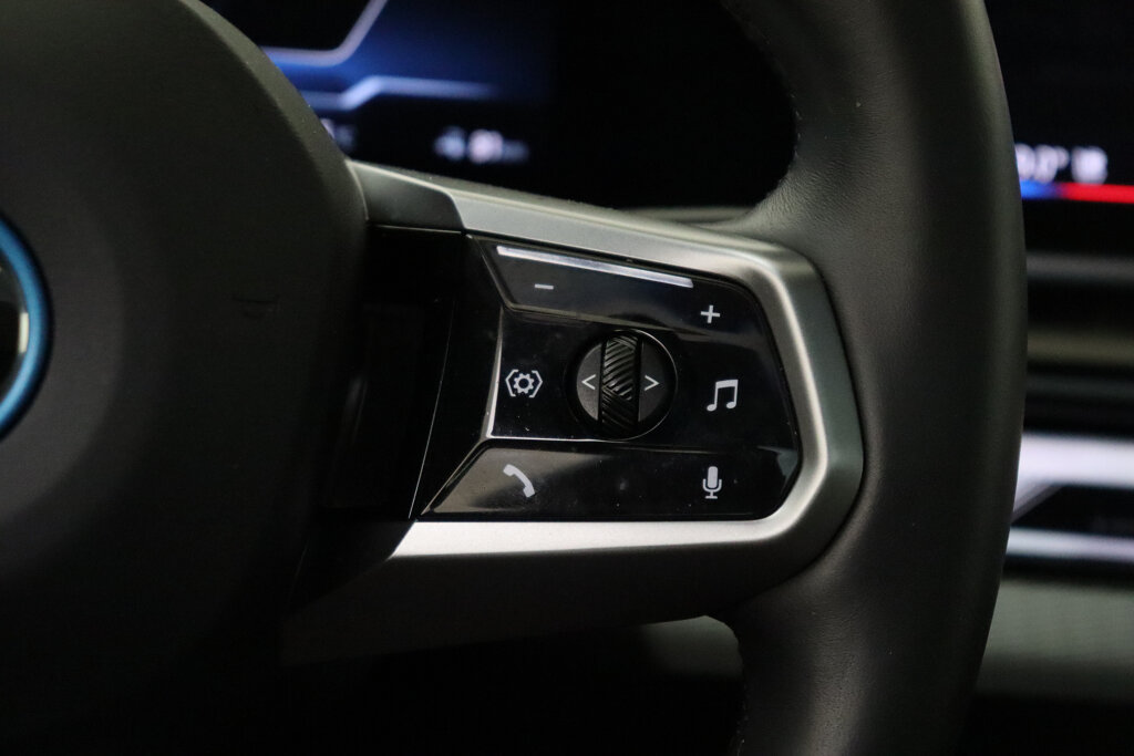 BMW i5 30