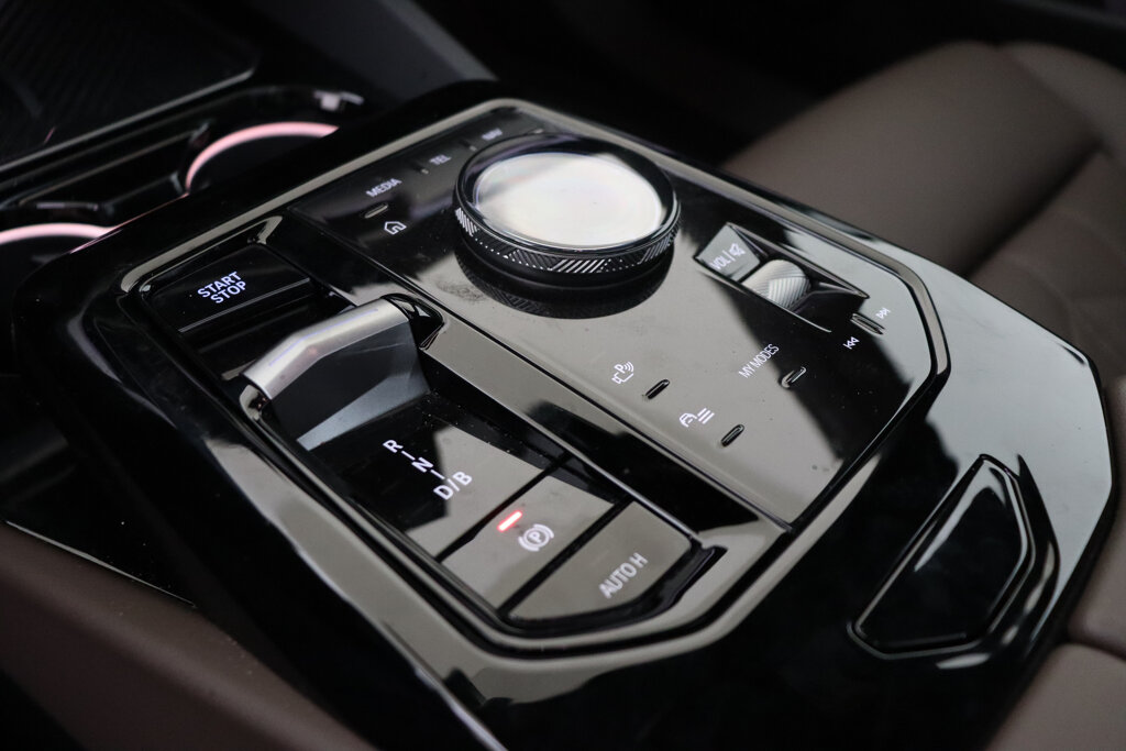 BMW i5 33