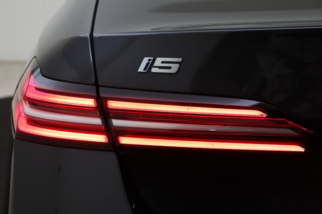 BMW i5 56