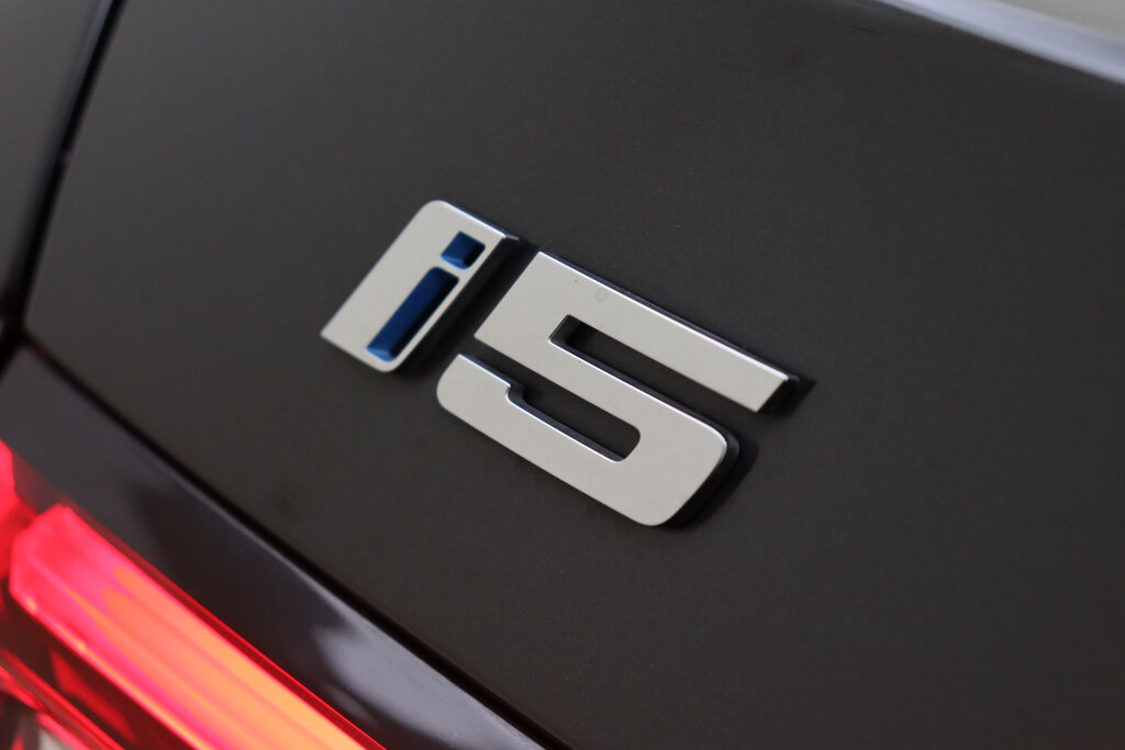 BMW i5 57