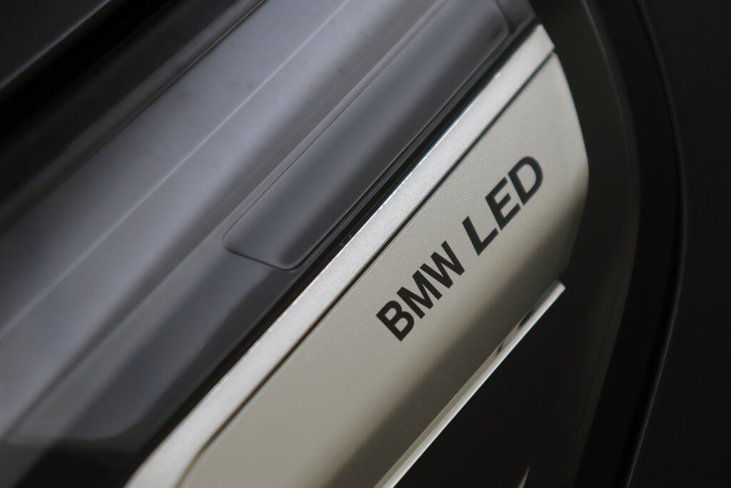 BMW i5 71