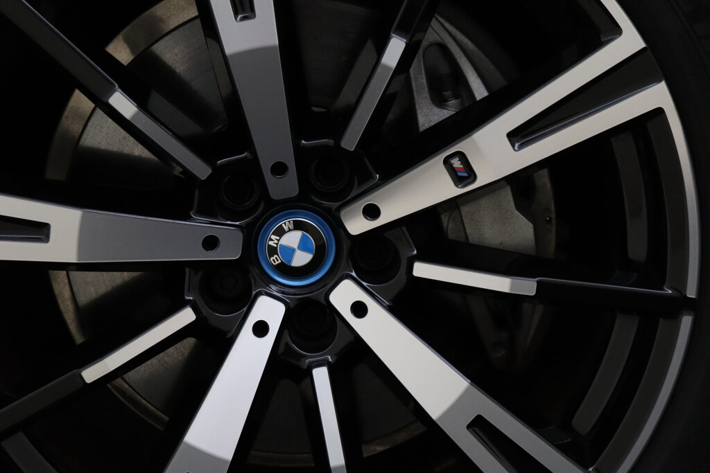 BMW i5 74