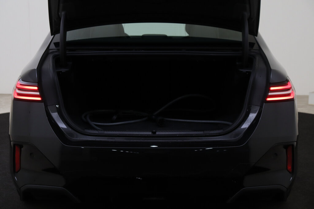 BMW i5 77