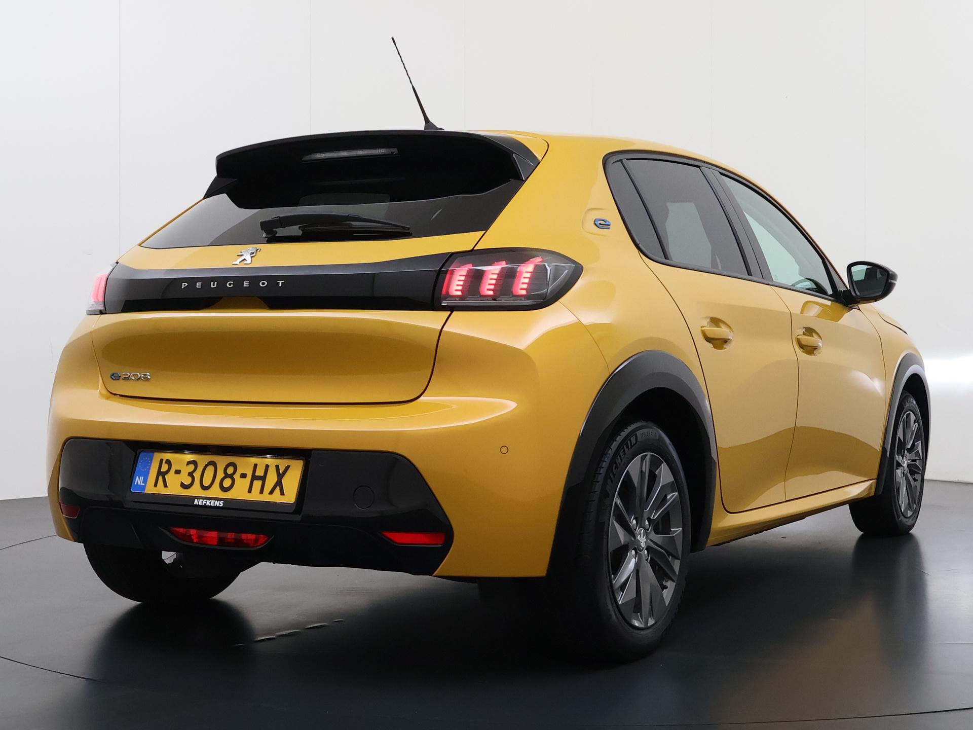 Peugeot e-208