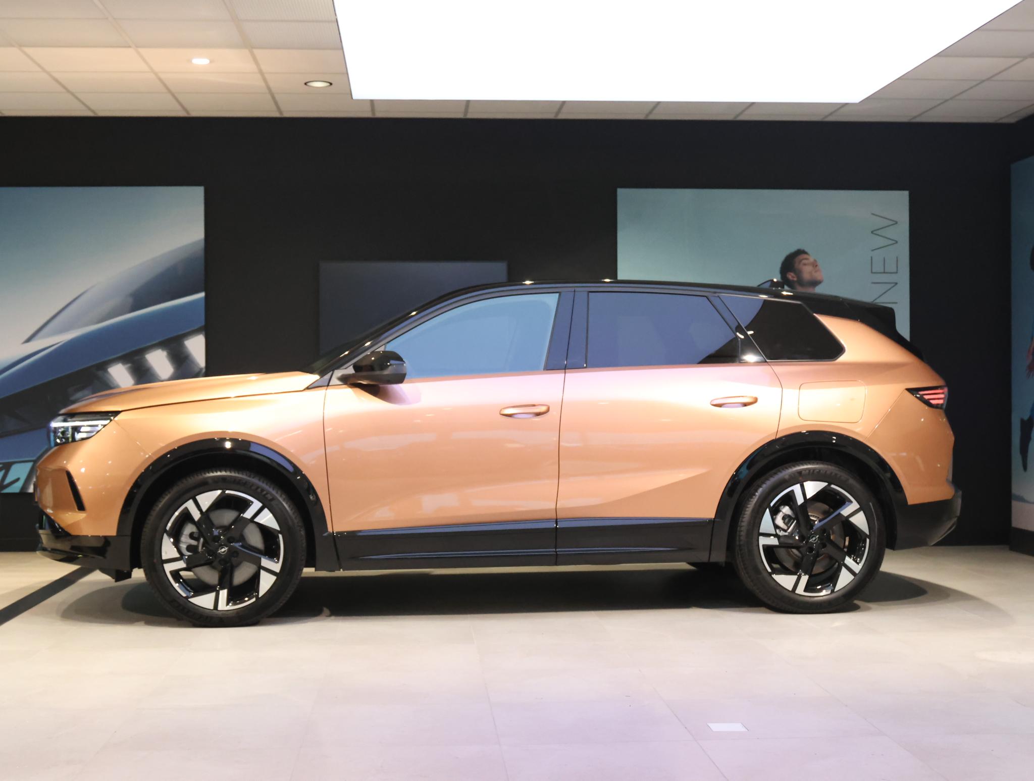 Opel Grandland SUV 195 pk Plug-in-Hybrid Ultimate - Afbeelding 2