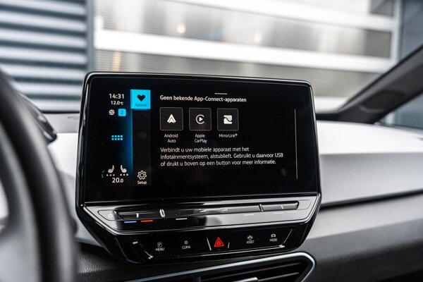 Apple Carplay/Android Auto Apple Carplay/Android Auto