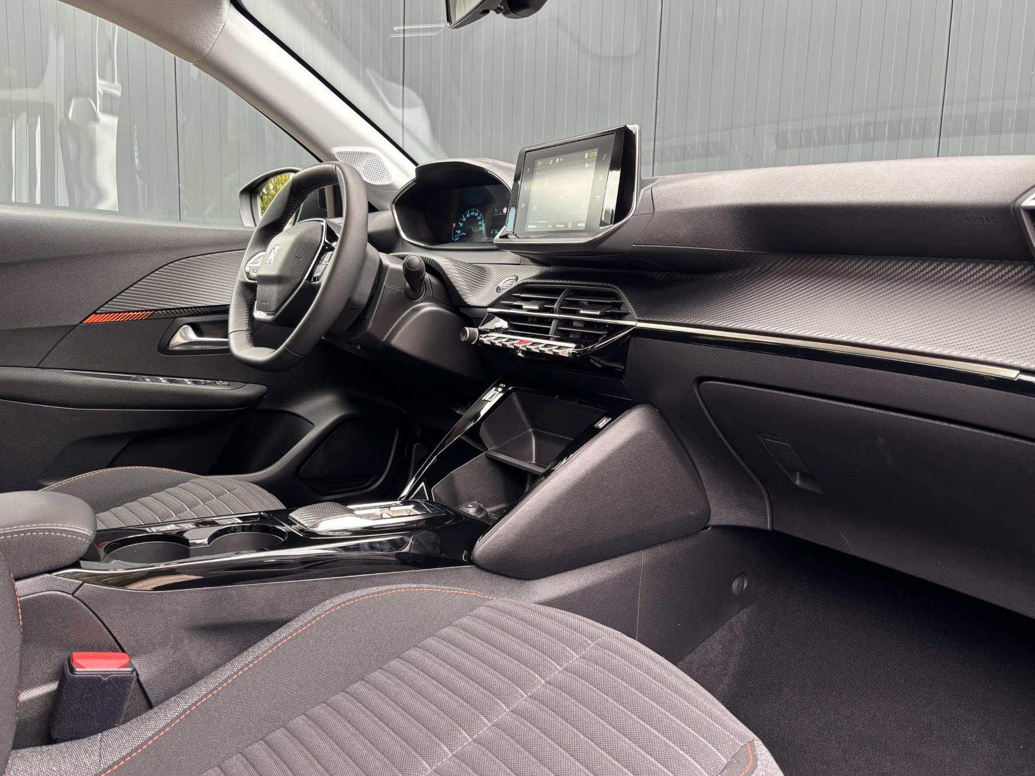 Peugeot e-208