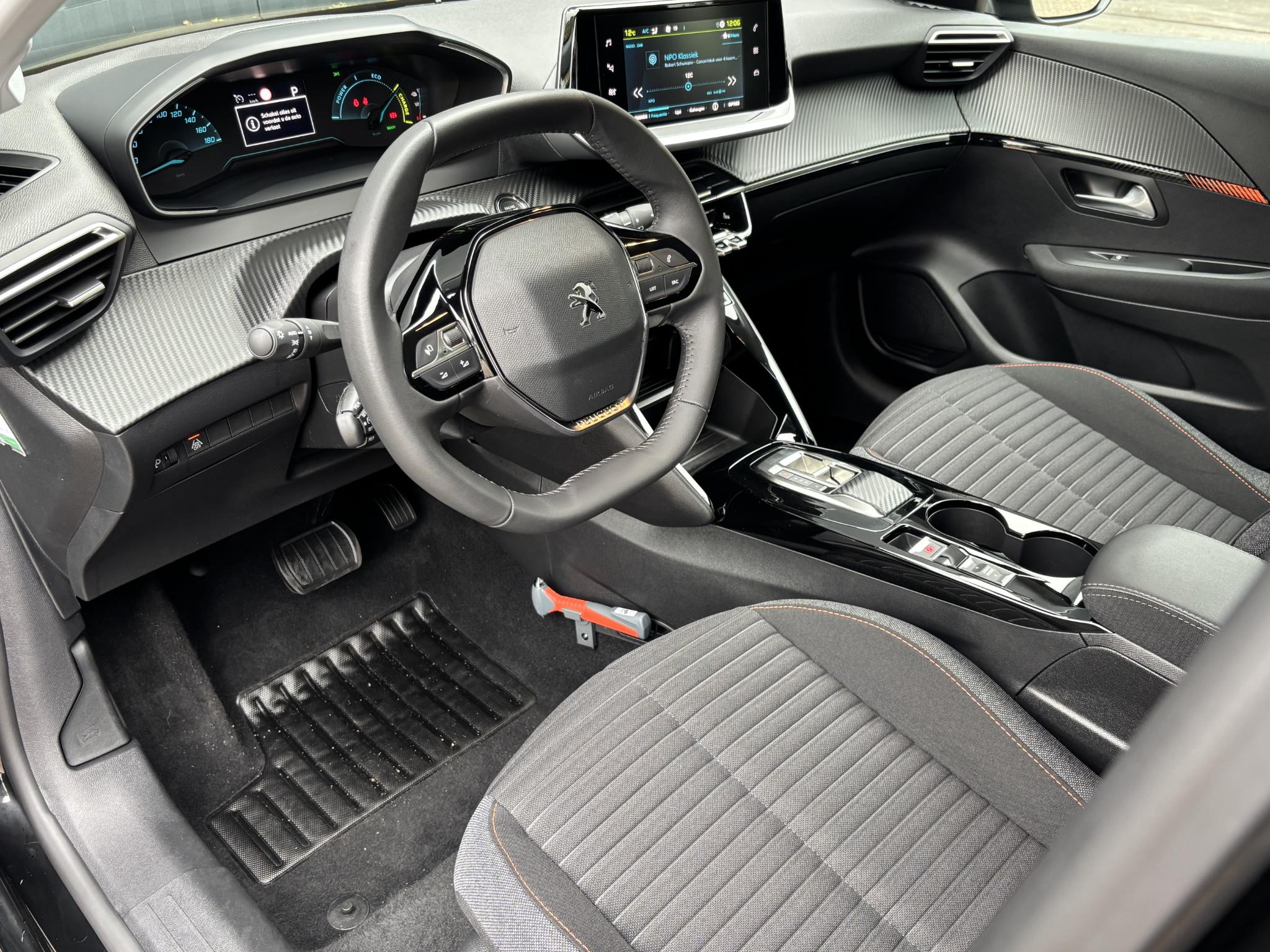 Peugeot e-208