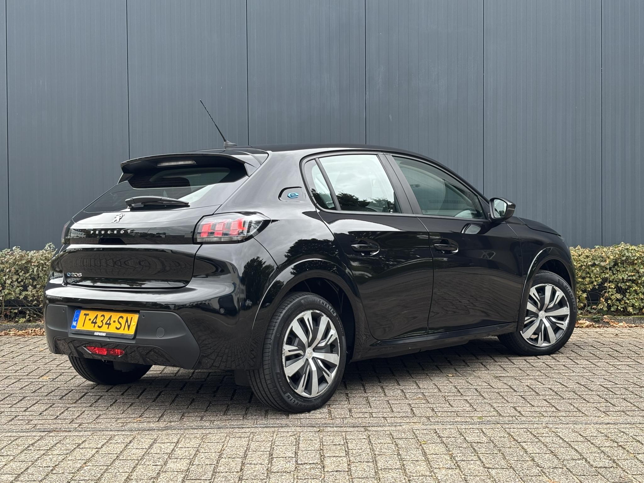 Peugeot e-208