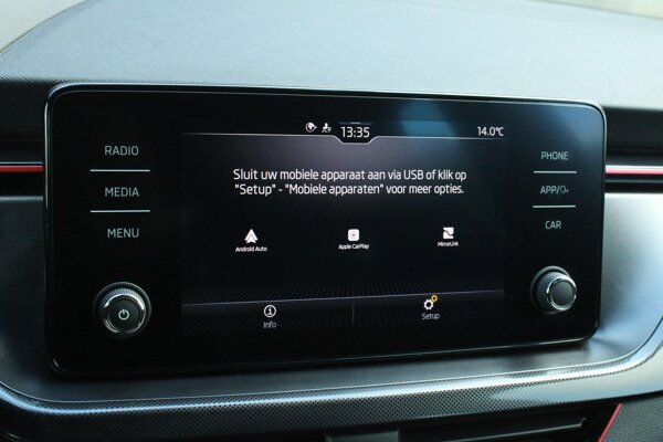 Apple Carplay/Android Auto Apple Carplay/Android Auto