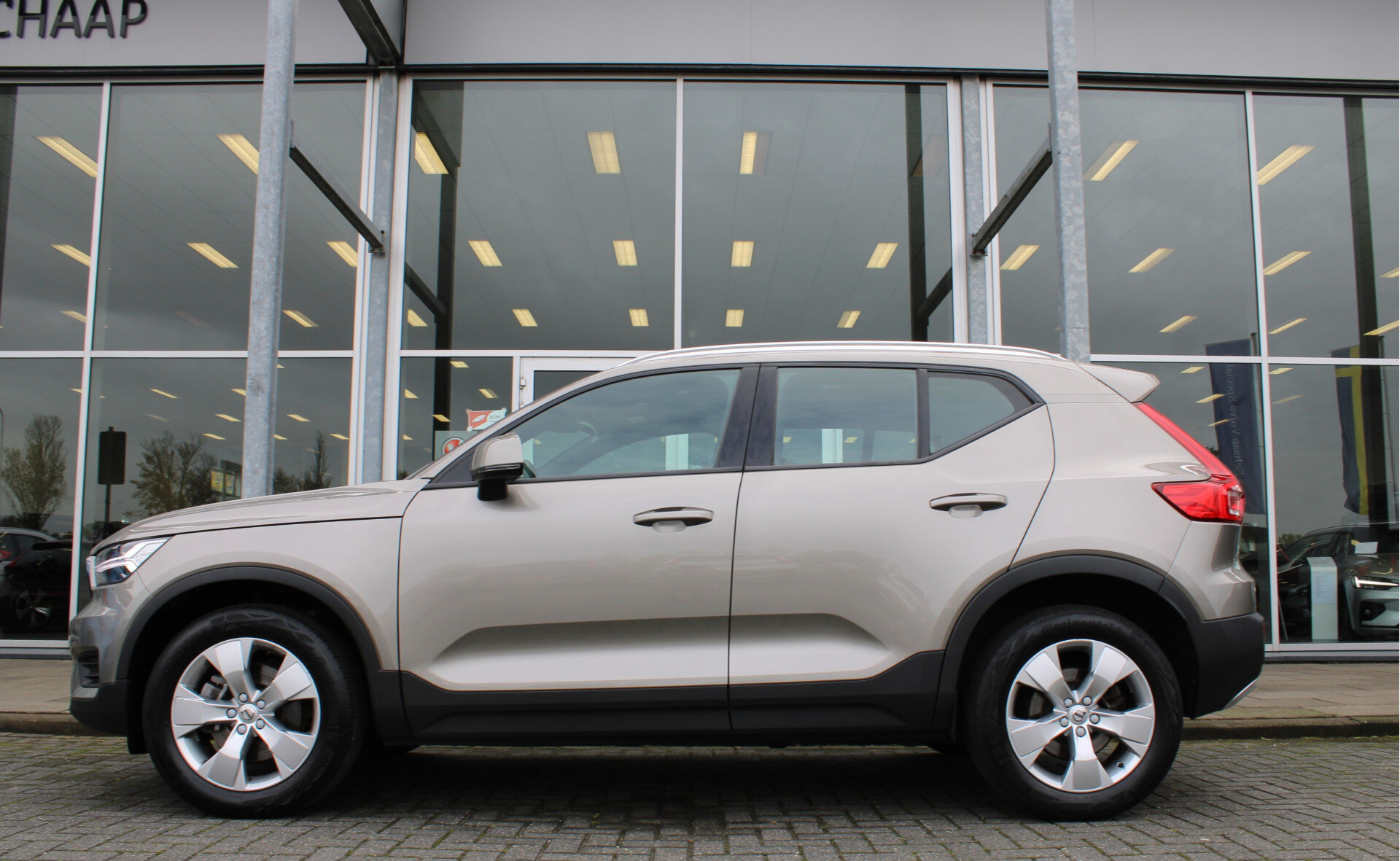 Volvo XC40 T2 130PK Automaat Momentum Business - Afbeelding 2