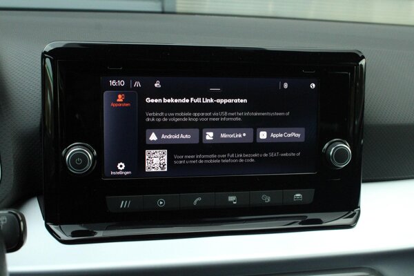 Apple Carplay/Android Auto Apple Carplay/Android Auto