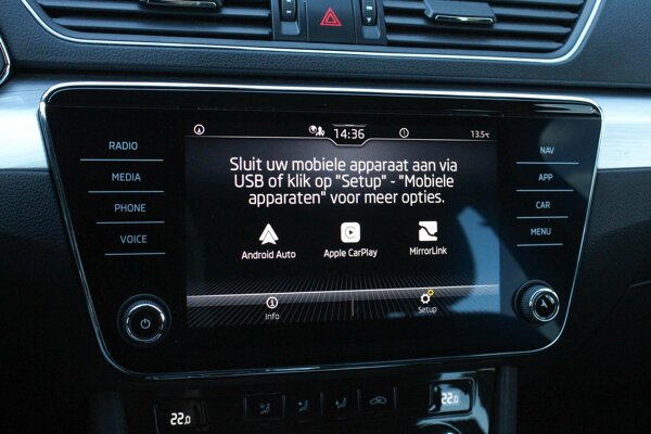Apple Carplay/Android Auto Apple Carplay/Android Auto