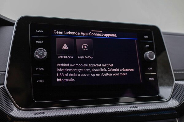Apple Carplay/Android Auto Apple Carplay/Android Auto