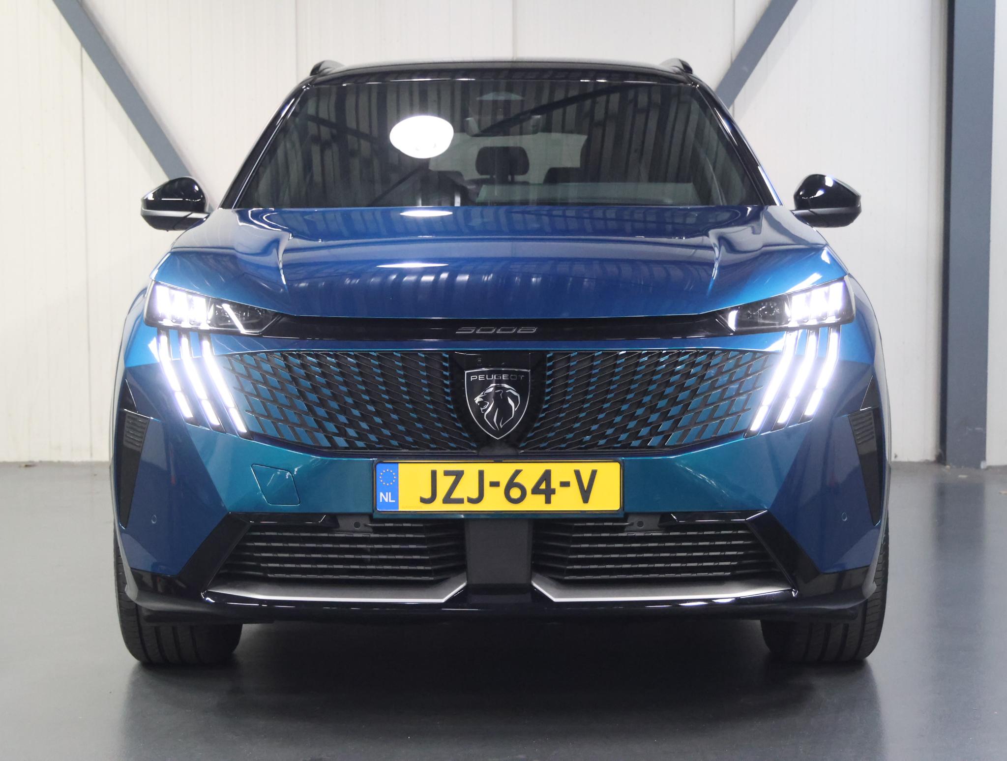 Peugeot e-5008