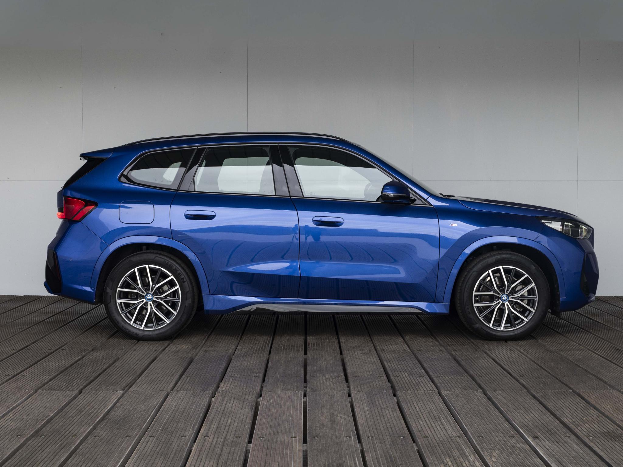 BMW iX1