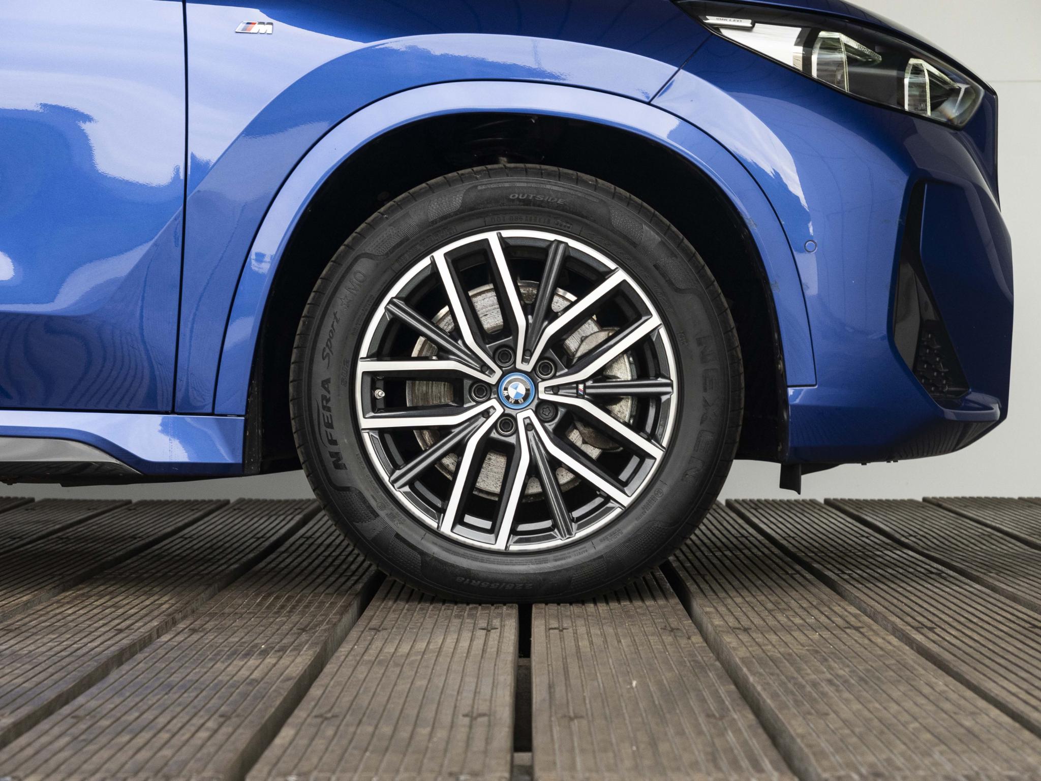 BMW iX1