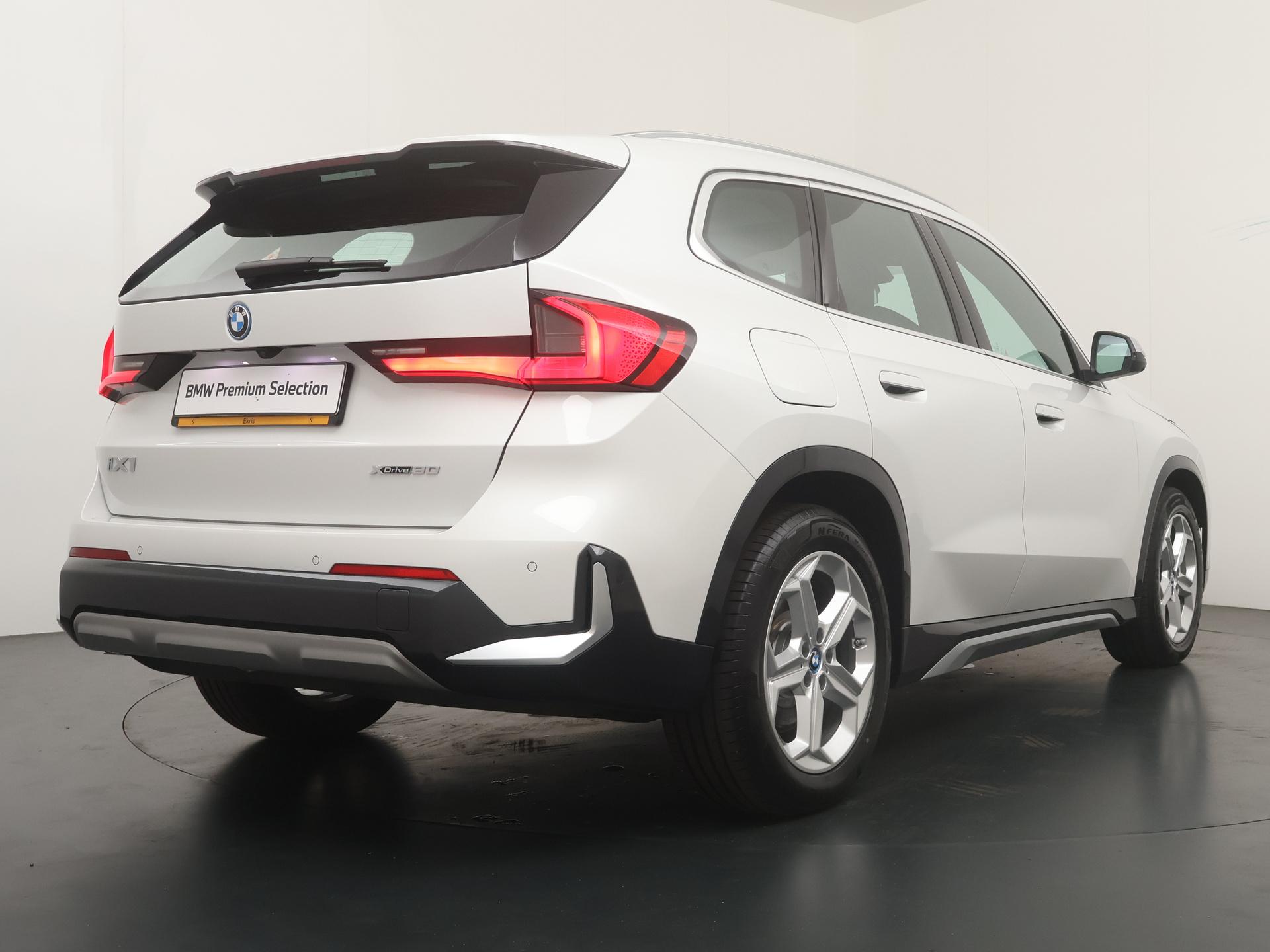 BMW iX1