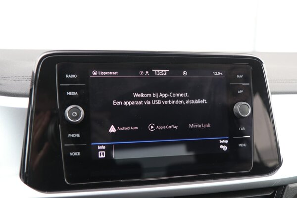 Apple Carplay/Android Auto Apple Carplay/Android Auto