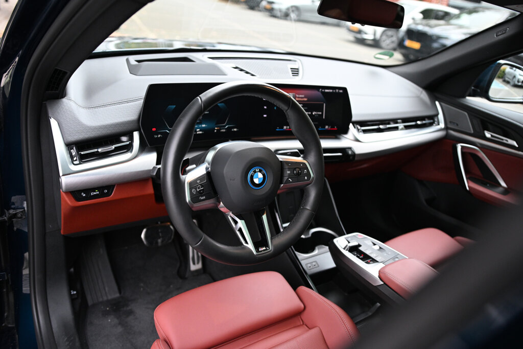 BMW iX2 23