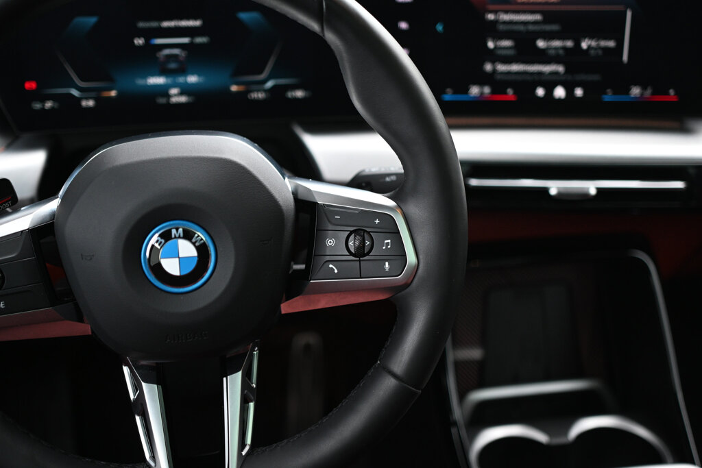 BMW iX2 26