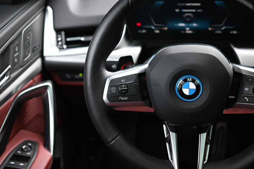 BMW iX2 28