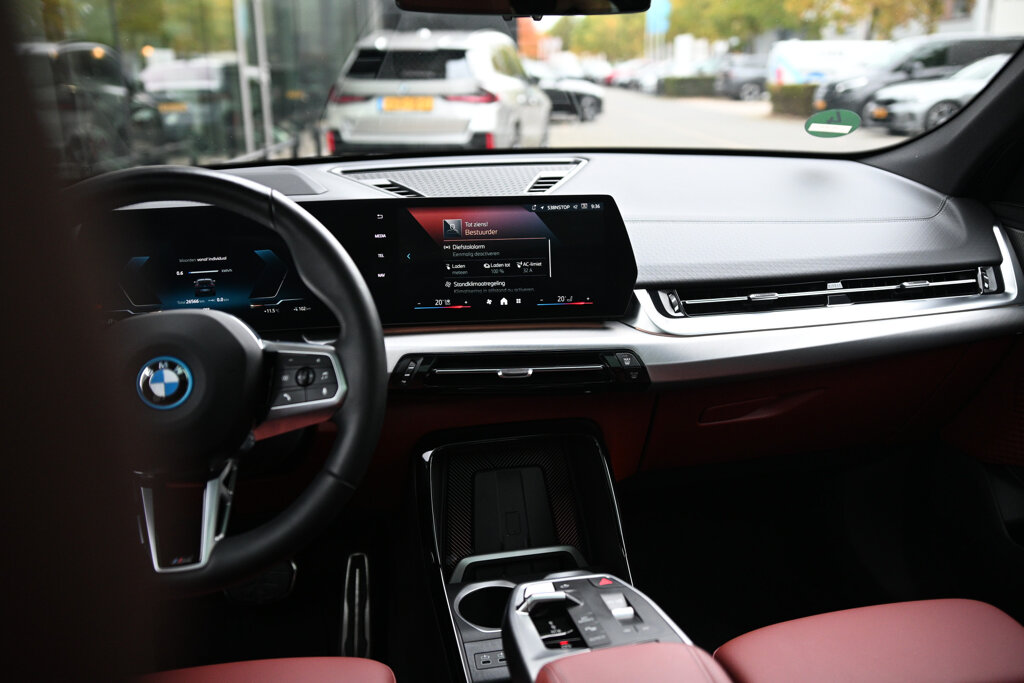 BMW iX2 29