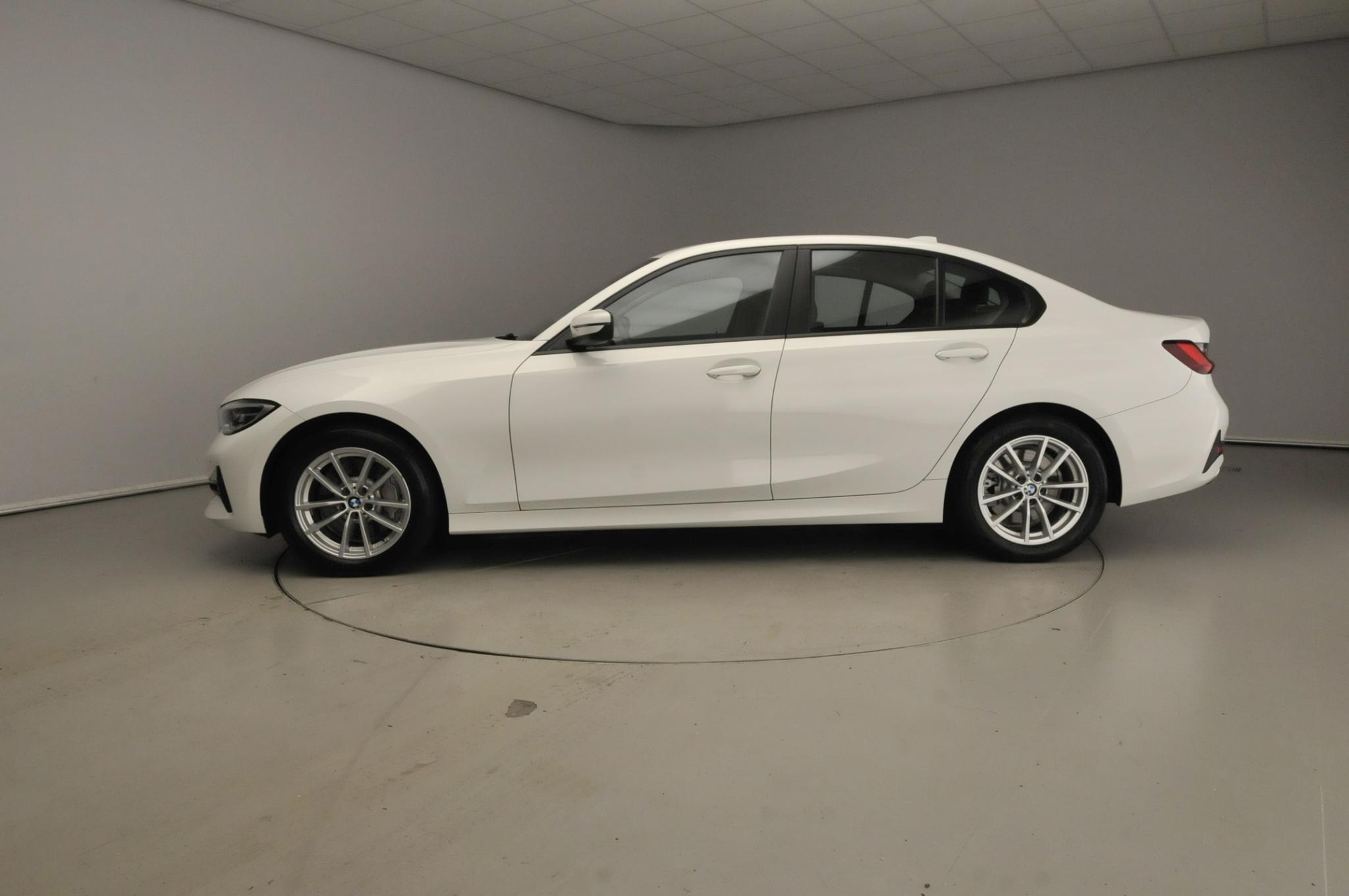 BMW 3 Serie Sedan 330i - Afbeelding 2