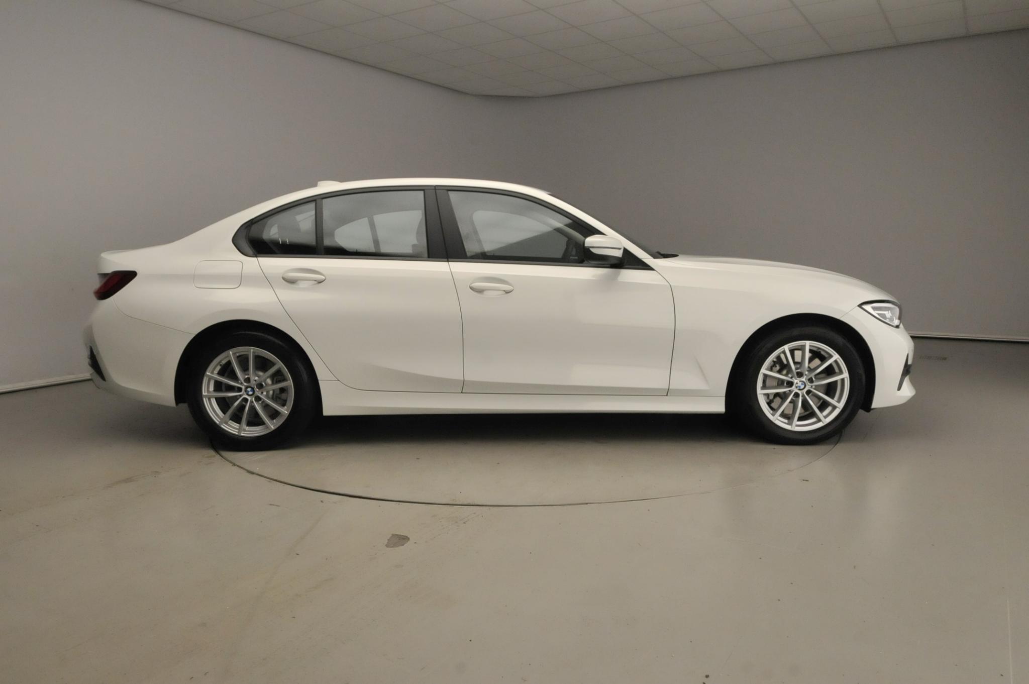 BMW 3 Serie Sedan 330i - Afbeelding 4