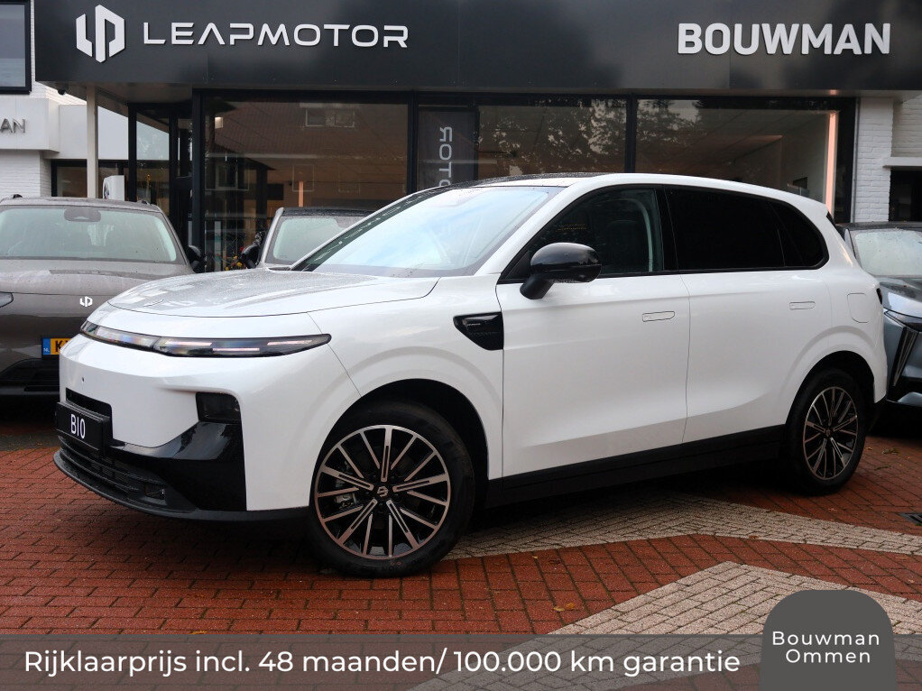 Leapmotor B10 Hybrid EV 18,8 kWh 218pk Automaat Design NIEUW, Rijklaarprijs | Panoramadak | Stoelverwarming | Stuurverwarming | 360 Camera