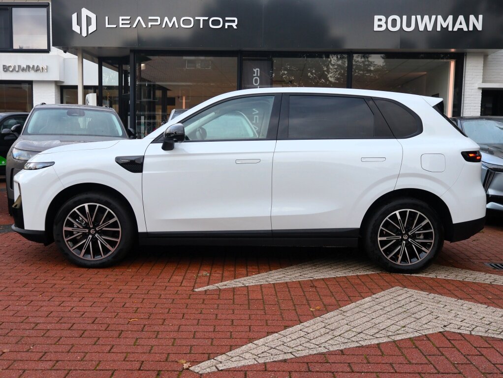 Leapmotor B10 Hybrid EV 18,8 kWh 218pk Automaat Design NIEUW, Rijklaarprijs | Panoramadak | Stoelverwarming | Stuurverwarming | 360 Camera - Afbeelding 2
