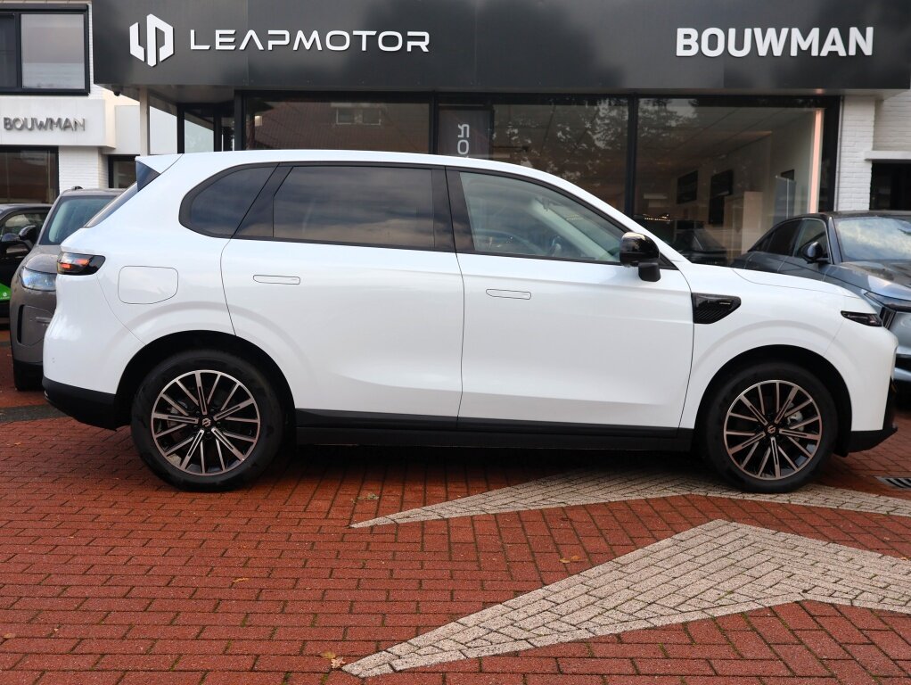 Leapmotor B10 Hybrid EV 18,8 kWh 218pk Automaat Design NIEUW, Rijklaarprijs | Panoramadak | Stoelverwarming | Stuurverwarming | 360 Camera - Afbeelding 3