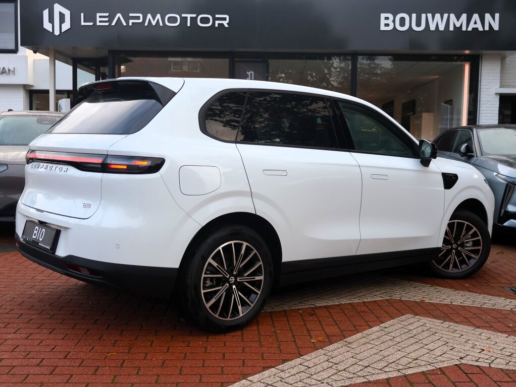 Leapmotor B10 Hybrid EV 18,8 kWh 218pk Automaat Design NIEUW, Rijklaarprijs | Panoramadak | Stoelverwarming | Stuurverwarming | 360 Camera - Afbeelding 4