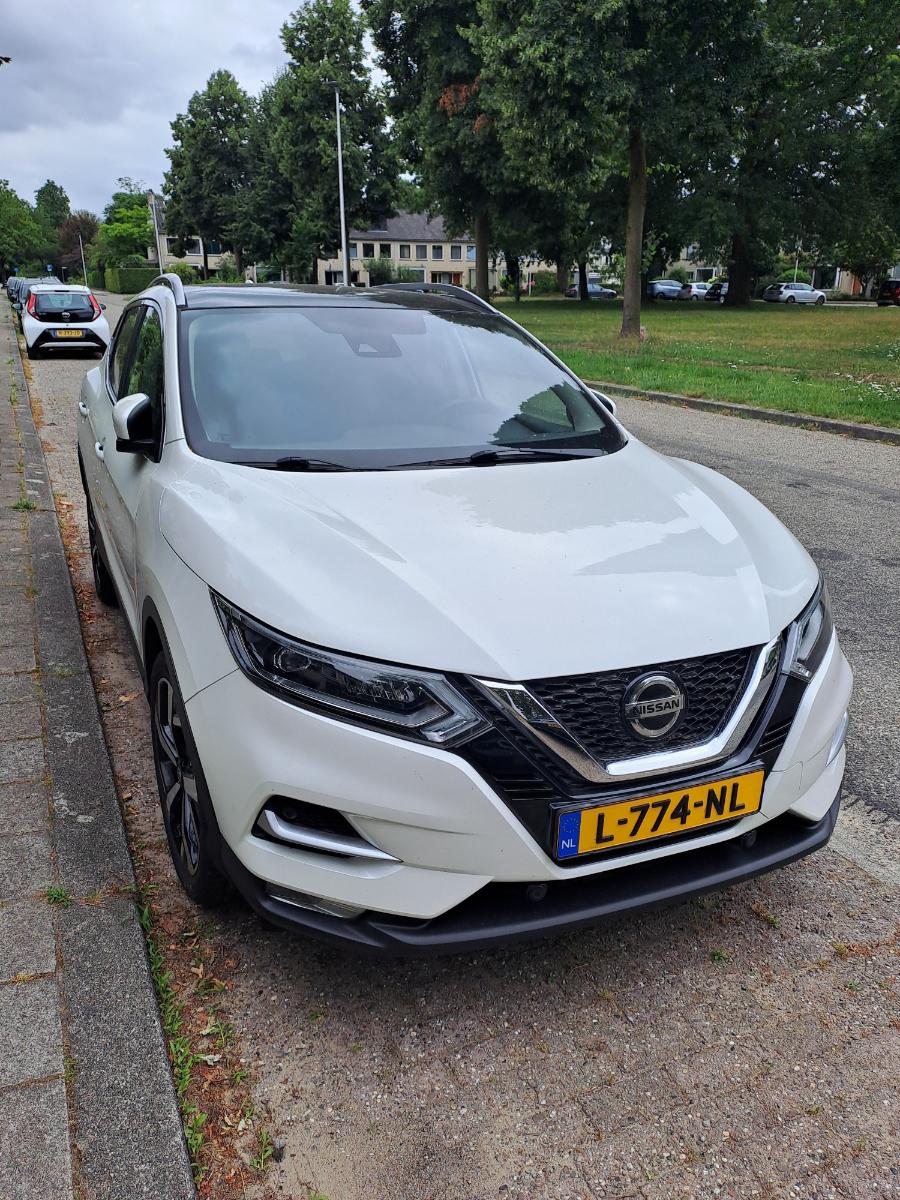Nissan QASHQAI 1.3 DIG-T Premium Edition