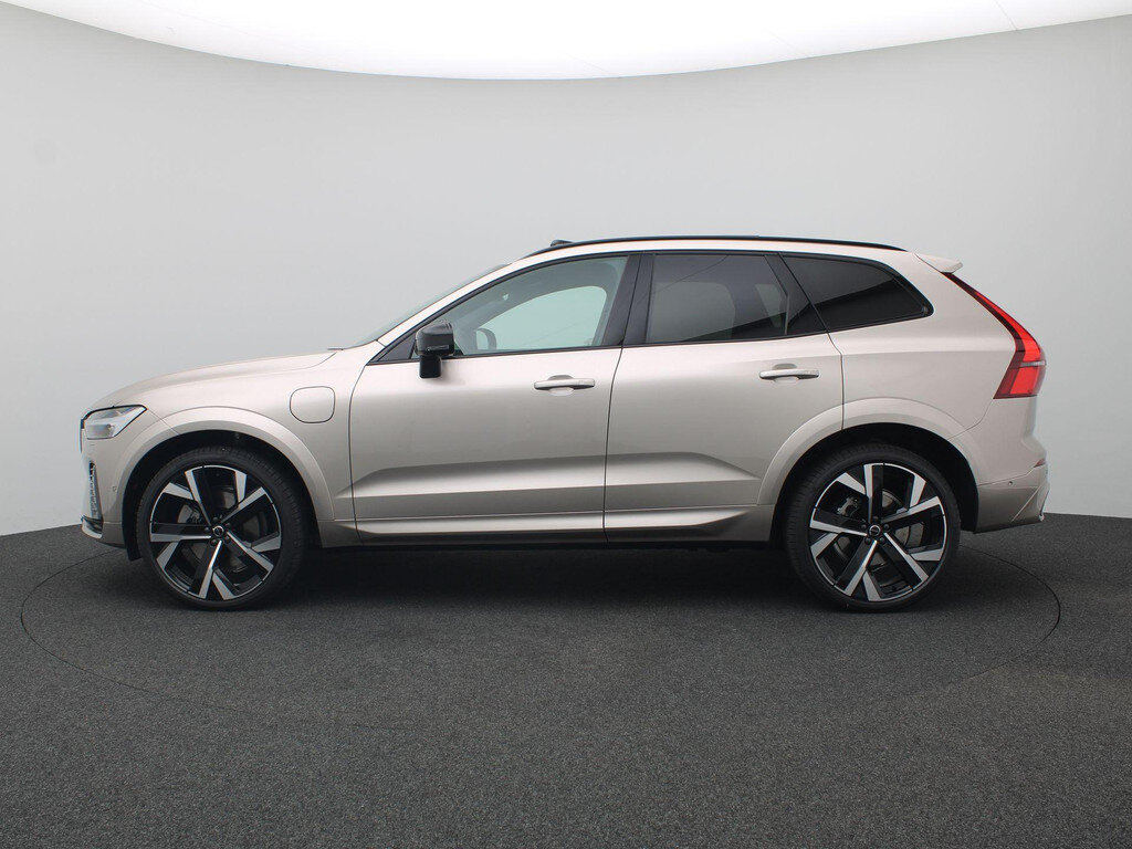 Volvo XC60 2.0 T6 Plug-in hybrid AWD Plus Black Edition Panoramadak, Trekhaak, Luchtvering, 22" LM Velgen, 360gr. Camera, Head-up Display, Stoel-Stuurverwarming, Memorystoel, Harman Kardon Audio - Afbeelding 3