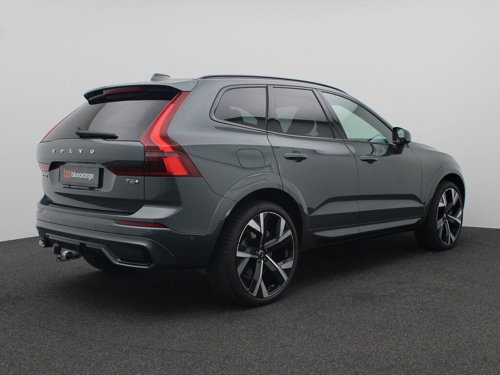 Volvo XC60 2.0 T6 Plug-in hybrid AWD Plus Dark 350PK Aut. Panoramadak, Trekhaak, Luchtvering, 22" LM Velgen, 360gr. Camera, Head-up Display, Stoel-Stuurverwarming, Memorystoel, Harman Kardon Audio - Afbeelding 4