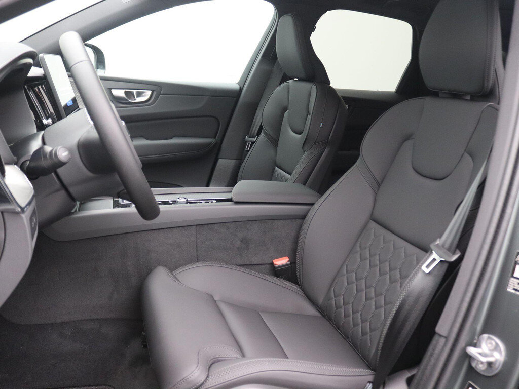 Volvo XC60 2.0 T6 Plug-in hybrid AWD Plus Dark 350PK Aut. Panoramadak, Trekhaak, Luchtvering, 22" LM Velgen, 360gr. Camera, Head-up Display, Stoel-Stuurverwarming, Memorystoel, Harman Kardon Audio - Afbeelding 5