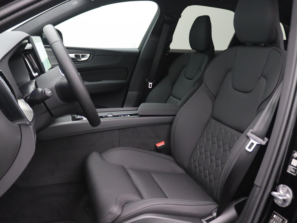Volvo XC60 2.0 T6 Plug-in hybrid AWD Plus Dark 350PK Aut. Panoramadak, Trekhaak, Luchtvering, 22" LM Velgen, 360gr. Camera, Head-up Display, Stoel-Stuurverwarming, Memorystoel, Harman Kardon Audio - Afbeelding 5
