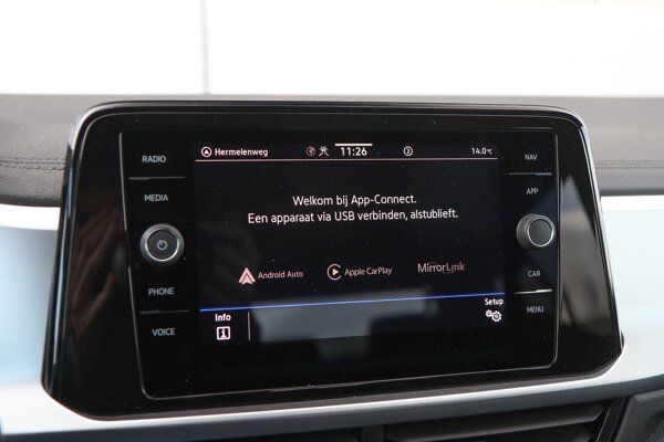 Apple Carplay/Android Auto Apple Carplay/Android Auto